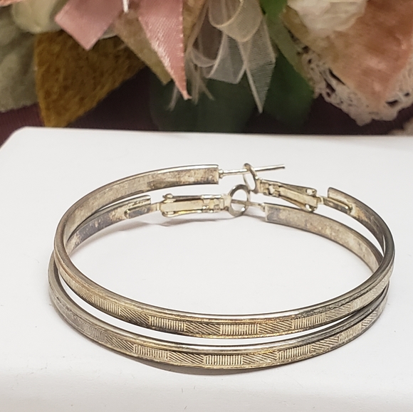 Vintage Jewelry - Vintage Silver Tone Abstract Line Design Hoop Earrings